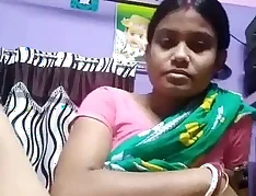 Desi Randis sari-clad body gets some attention in this solo video | desi,pakistani,pussy,solo